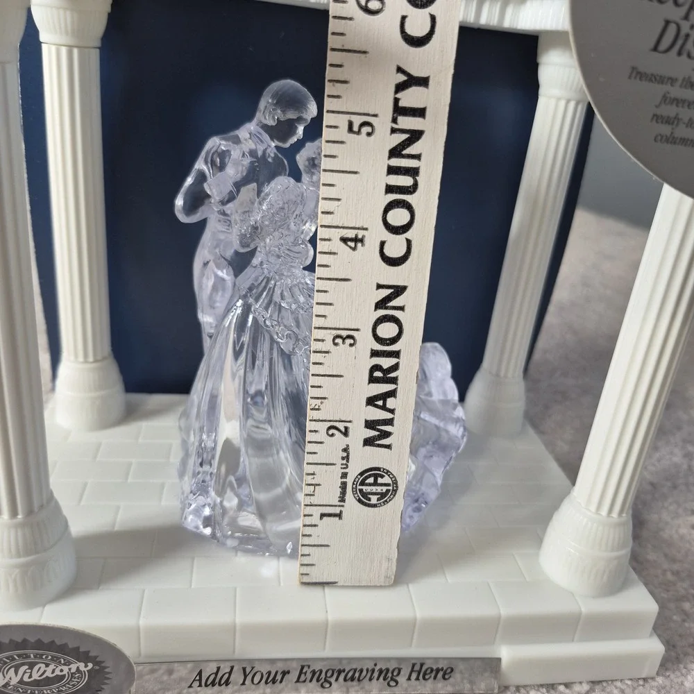 Wilton Wedding Cake Topper Keepsake Display Bianca Couples 1st Dance New